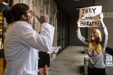 In omicron outbreak, US governors lose appetite for mandates