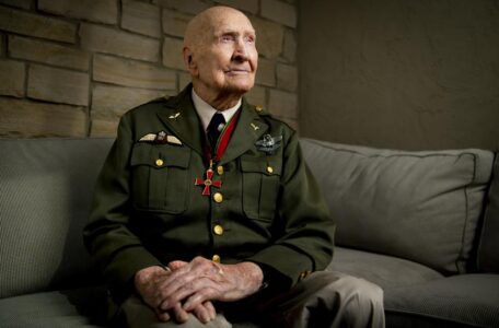 ‘Candy Bomber’ who dropped sweets during Berlin airlift dies