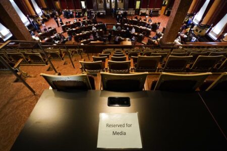 Republican lawmakers bar journalists from statehouse floors