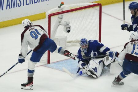 Kadri’s OT goal lifts Avalanche over Lightning 3-2 in Game 4