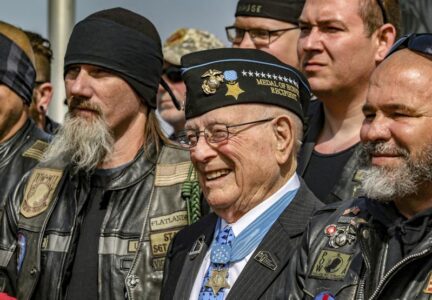 Last remaining WWII Medal of Honor recipient dies at 98