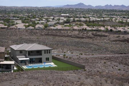 Drought drives Las Vegas to cap size of home swimming pools