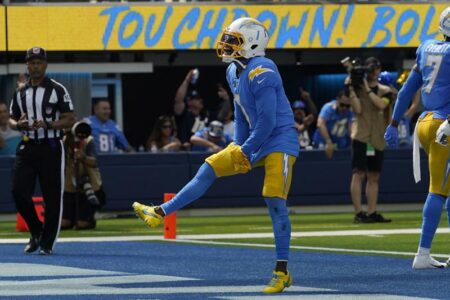Herbert throws 3 TD passes, Chargers beat Raiders 24-19