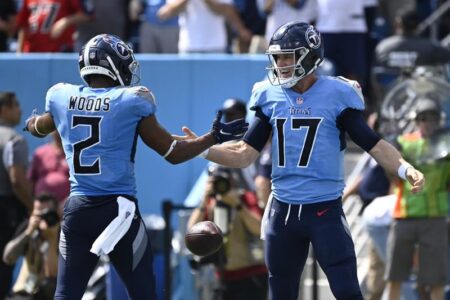 Titans never trail in keeping Raiders winless with 24-22 win