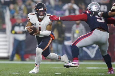 Fields, Bears score 23 straight points, beat Pats 33-14