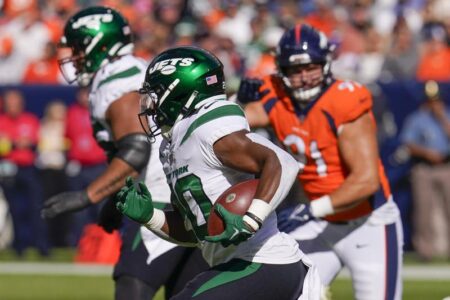 Hall hurt after 62-yard TD in Jets’ 16-9 win over Broncos