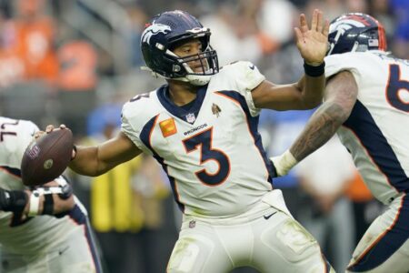 Jacobs, defense lead Raiders to 1st win, 32-23 over Broncos