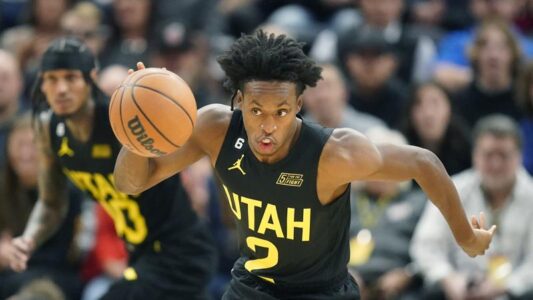 Jazz rout Grizzlies 121-105, improve to 4-0 at home