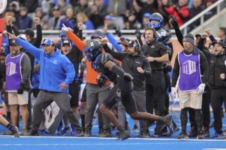 Nacua, Hall rally BYU to 31-28 victory over Boise State