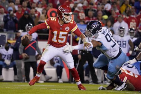 Mahomes leads the Chiefs to a 30-17 victory over Lions, and a fistfight erupts at the finish