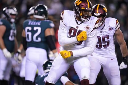 Commanders end sloppy Eagles’ perfect season 32-21