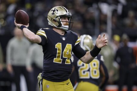 Dalton thrives, Stafford leaves as Saints top Rams 27-20