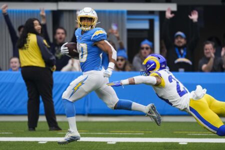 Ekeler has 2 TDs, reaches 100 catches as Chargers rout Rams