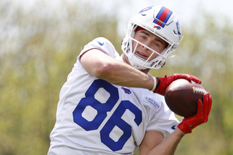 Buffalo Bills tight end Dalton Kincaid (86) makes a catch during the NFL football team's rookie minicamp in Orchard Park, N.Y., Friday May 12, 2023.  (AP Photo/Jeffrey T. Barnes)