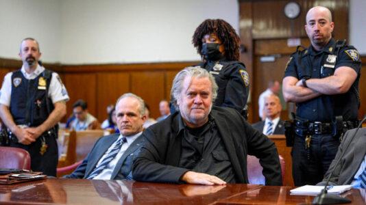 Prosecutors rebut ex-Trump adviser Steve Bannon’s attempt to dismiss fraud charges