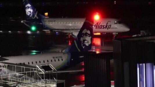 FAA recommends airlines inspect door plugs on another Boeing model