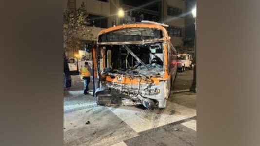 Suspect arrested on kidnapping charge after allegedly hijacking LA Metro bus with BB gun