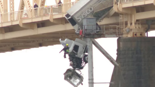 ‘I can’t believe this’: Truck driver recounts harrowing moments dangling off bridge