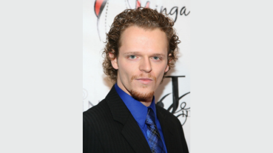 Actor in custody after allegedly stabbing estranged girlfriend, fleeing to Mexico border