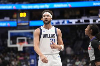 Dallas Mavericks guard Klay Thompson (31) looks up from the court during the first half of a preseason NBA basketball game against the Utah Jazz, Thursday, Oct. 10, 2024, in Dallas. (AP Photo/LM Otero)
