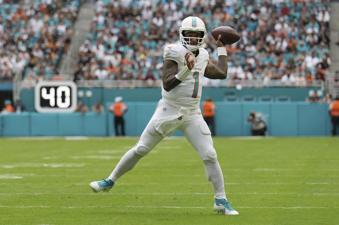 Miami Dolphins quarterback Tua Tagovailoa (1) throws a touchdown pass to wide receiver Tyreek Hill (10) during the second half of an NFL football game against the Las Vegas Raiders, Sunday, Nov. 17, 2024, in Miami Gardens, Fla. (AP Photo/Lynne Sladky)