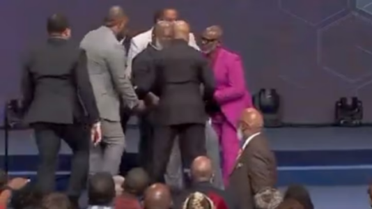 Bishop T.D. Jakes stable after medical emergency during Sunday sermon