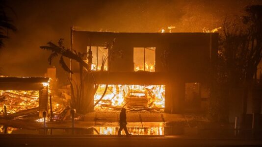 Nearly 800 prisoners now helping to battle Los Angeles fires