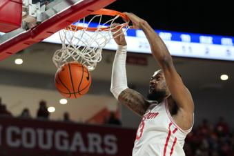 Houston forward J'Wan Roberts dunks during the second half of an NCAA college basketball game against West Virginia in Houston, Wednesday, Jan. 15, 2025. (AP Photo/Ashley Landis)