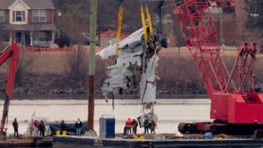 Amid search for victims, crews begin delicate removal of wreckage from the Potomac