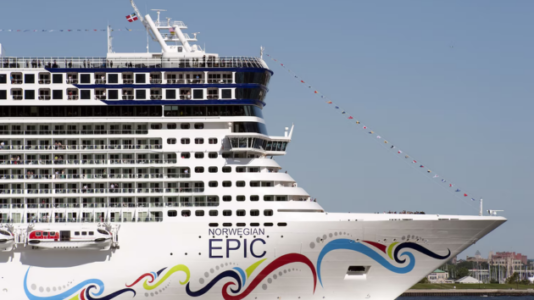 Passengers stranded for 7 hours after Norwegian Epic breaks moorings in heavy winds