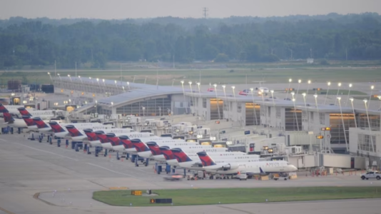 Spirit Airlines plane passenger calls in fake bomb threat after missing flight: Officials