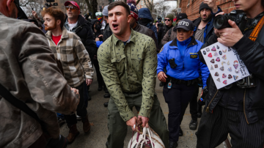 4 arrested after ‘suspicious device’ thrown during protest outside NYC mayor’s home