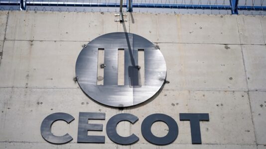 Appeals court halts contempt inquiry into deportation of Venezuelans to Salvadoran prison