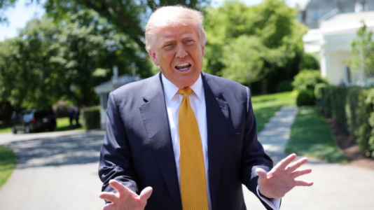 Appeals court temporarily pauses order that declared Trump’s global 10% tariffs unlawful